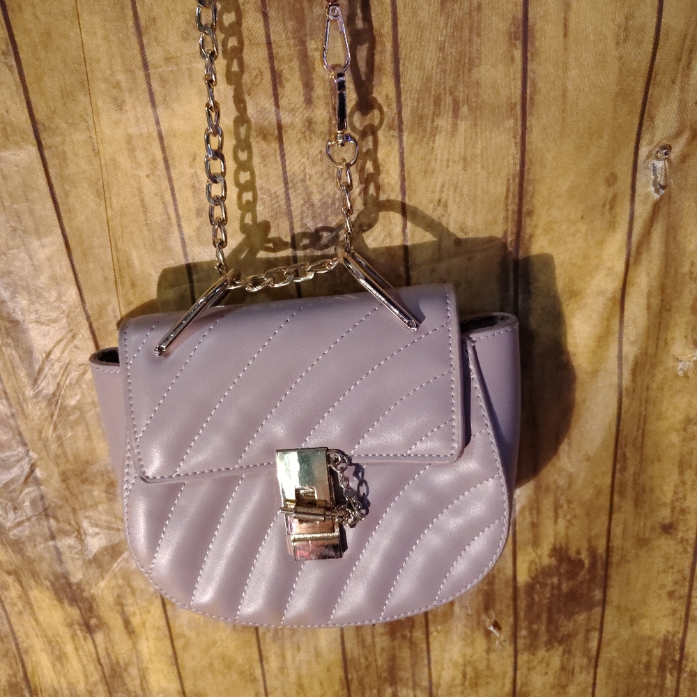 Chic Quilted Chain Crossbody Bag in Gray